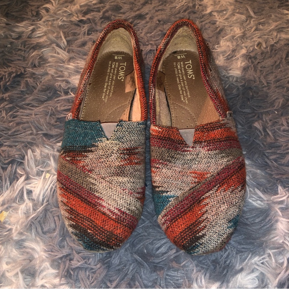 TOMS SLIP ON SHOES AZTEC FAUX FUR WOMEN’S SIZE 8